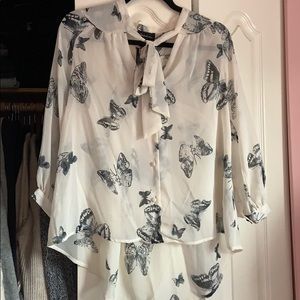 2/$20 BNWT Butterfly printed blouse
